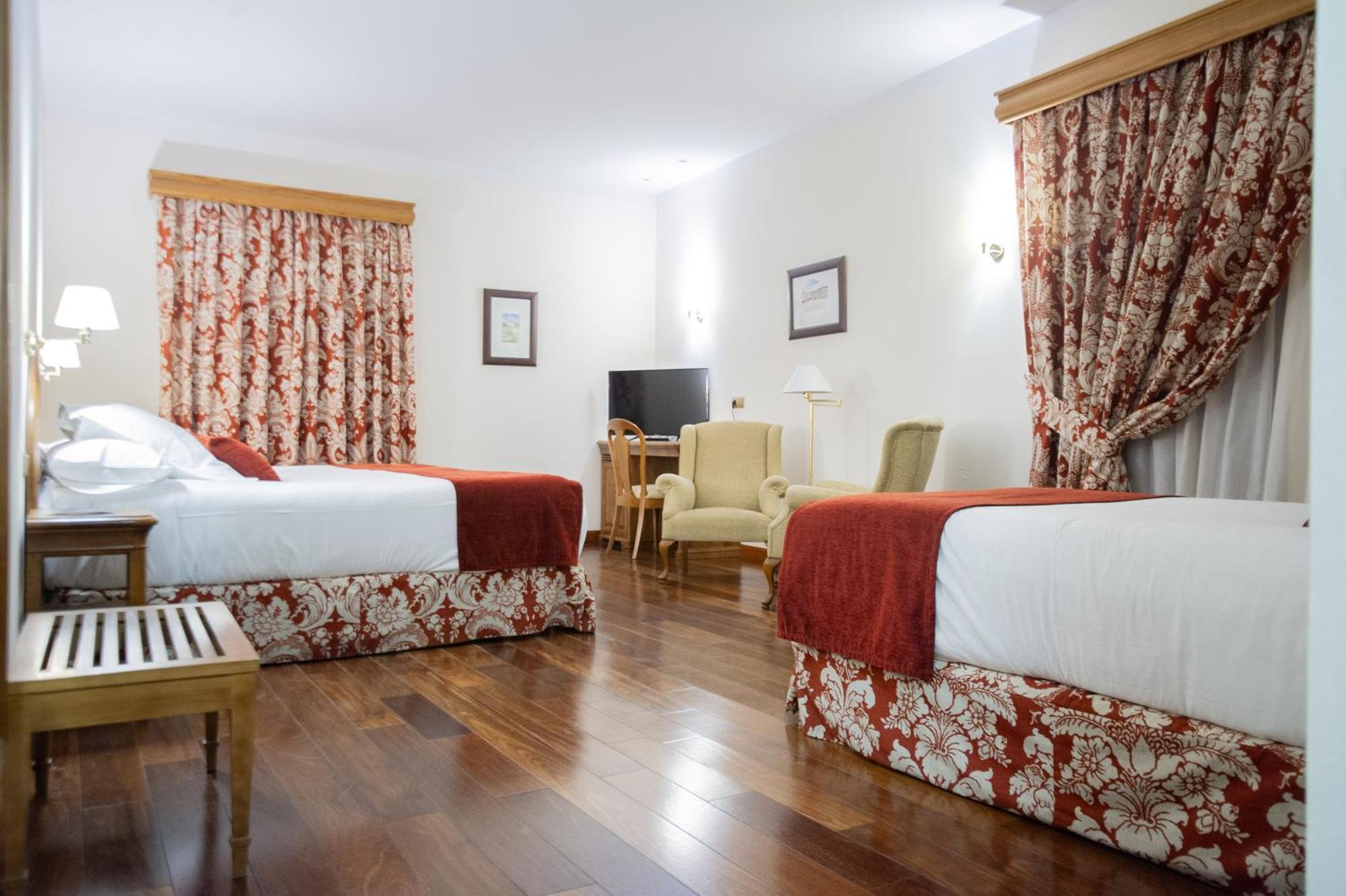 Azz Penafiel Las Claras Hotel & Spa Exterior foto
