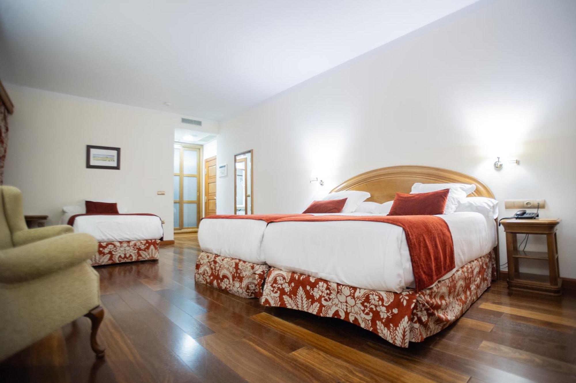 Azz Penafiel Las Claras Hotel & Spa Exterior foto